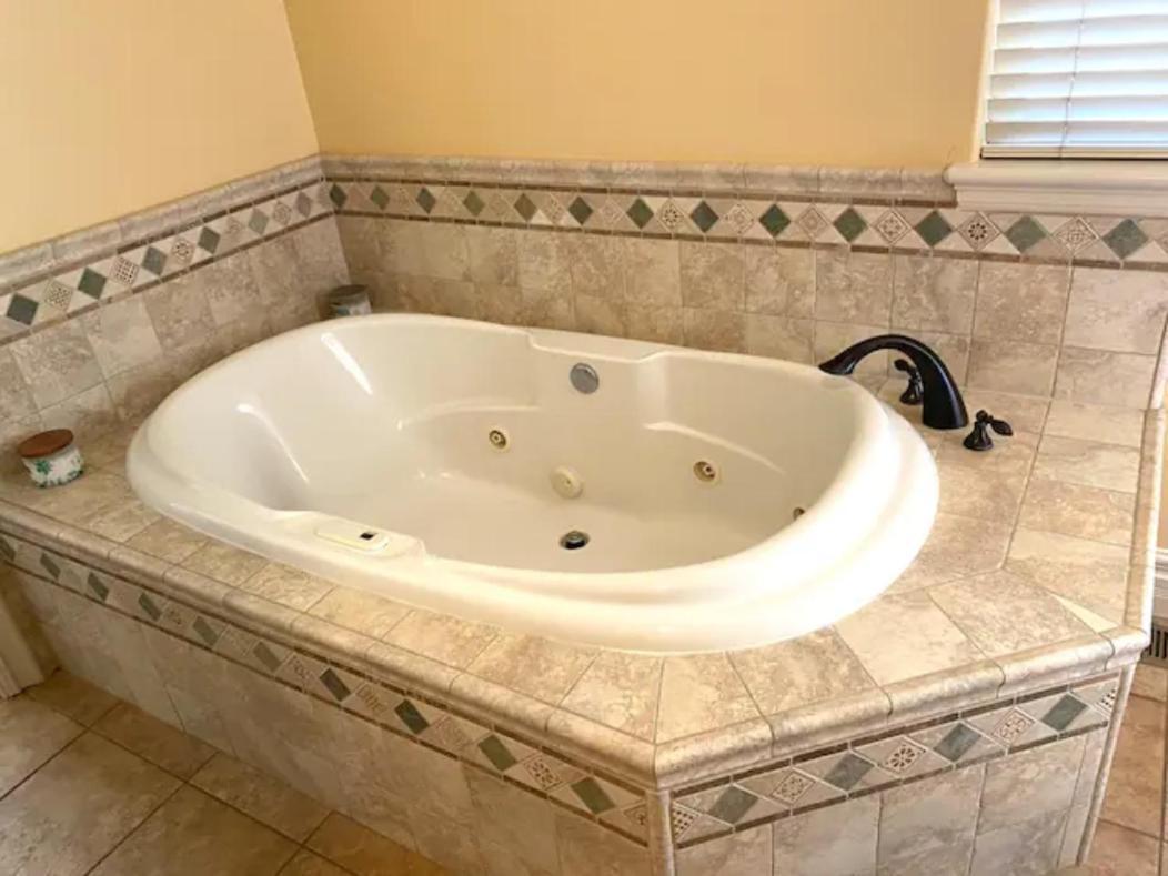 Private Master Suite With Sauna And Bathtub Fair Oaks Exterior photo